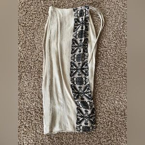 Gap Women’s 100% Silk embroidery design wrap skirt.